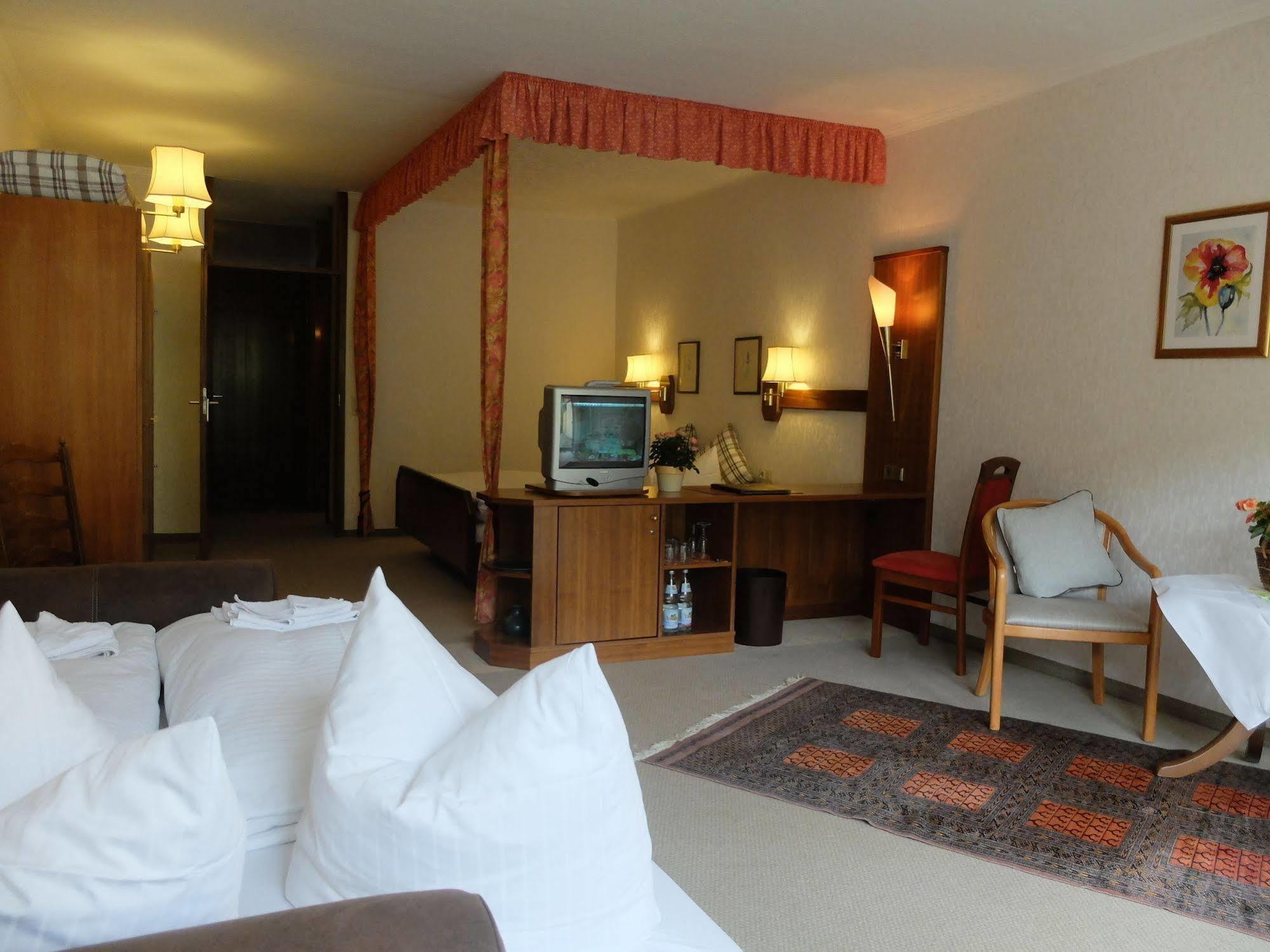 Hotel Valsana Am Kurpark Bad Wildbad Εξωτερικό φωτογραφία